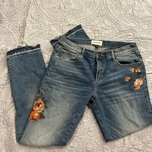DRIFTWOOD Blue Jeans with Floral Embroidery